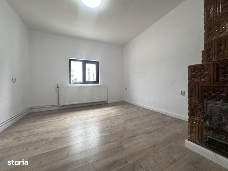Casă cu 4 camere cu Teren 1532 Mp în Gura Vadului