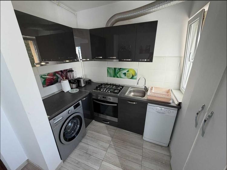 Vand apartament 3 camere hipodrom - 1