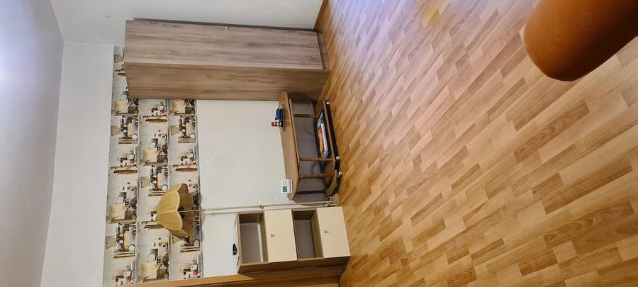 Apartament cu 3 camere semidecomandat în Complex Studențesc