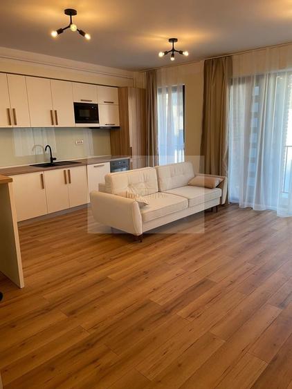 Apartament cu 3 camere semidecomandat, mobilat în Central