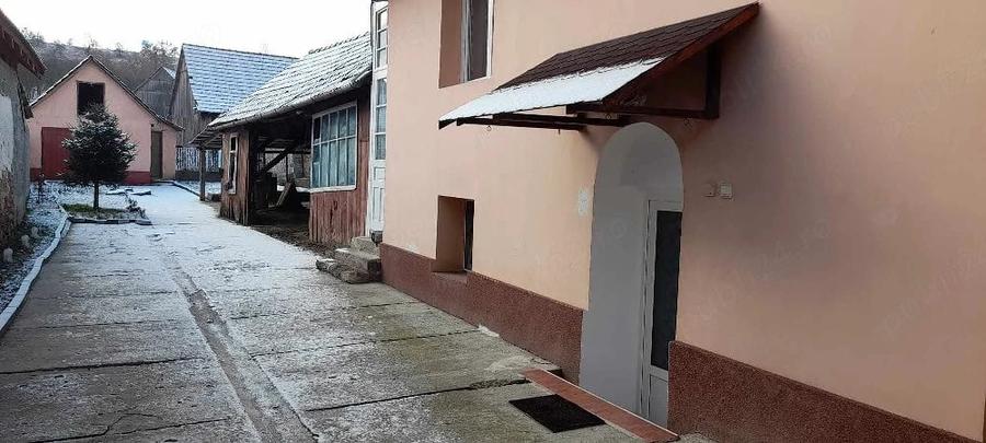 Casă cu 2 camere cu Teren 461 Mp în Dăișoara