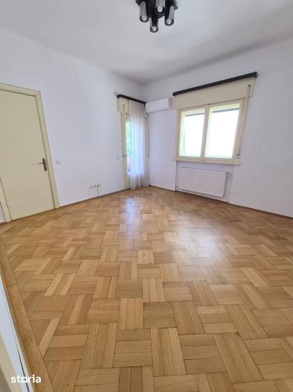 Apartament cu 5 camere decomandat în Dorobanți