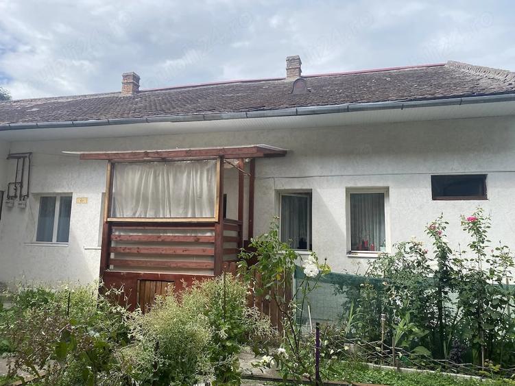 Casă cu Teren 200 Mp în Central
