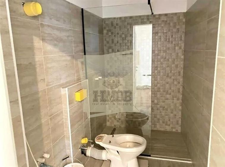 Apartament cu 3 camere semidecomandat în Aeroport