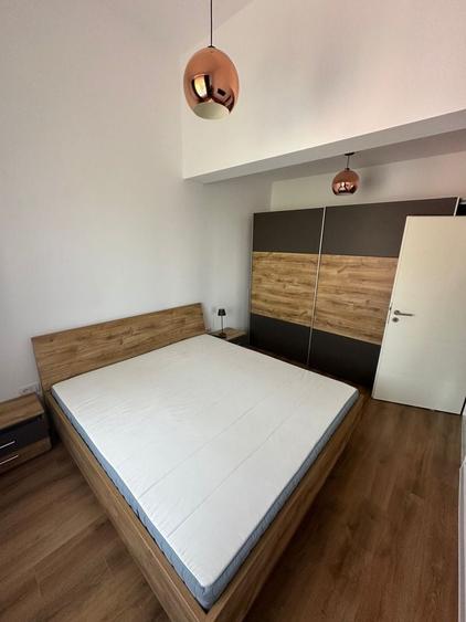 Apartament cu 3 camere decomandat, mobilat în Girocului