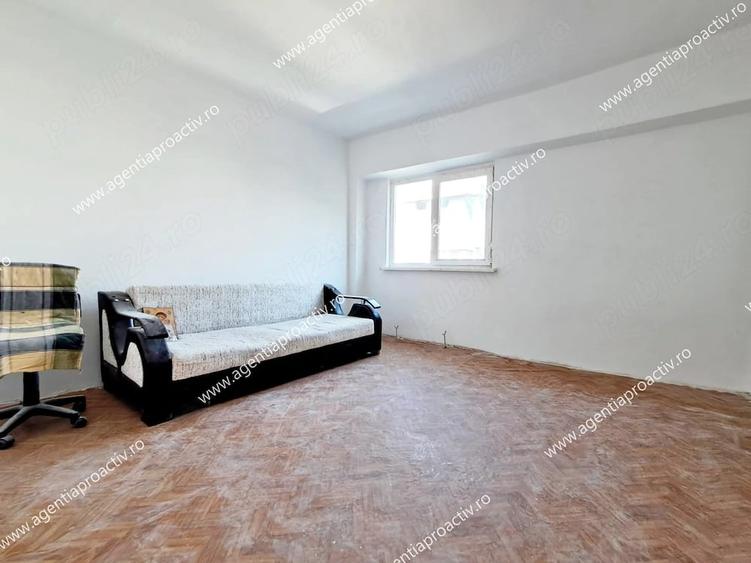 Garsonieră decomandată în Central