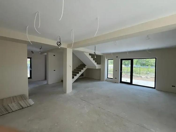 Casă individuală cu 4 camere cu Teren 420 Mp în Corbeanca