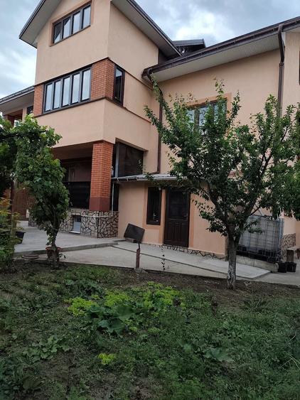 Casă cu 4 camere în Central