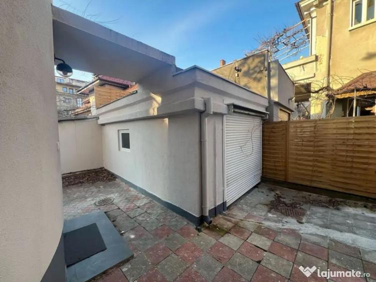 Casă cu 7 camere cu Teren 181 Mp în Aviatorilor