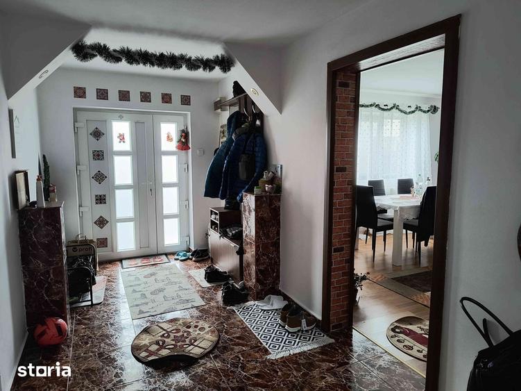 Casă cu 4 camere cu Teren 500 Mp în Republicii