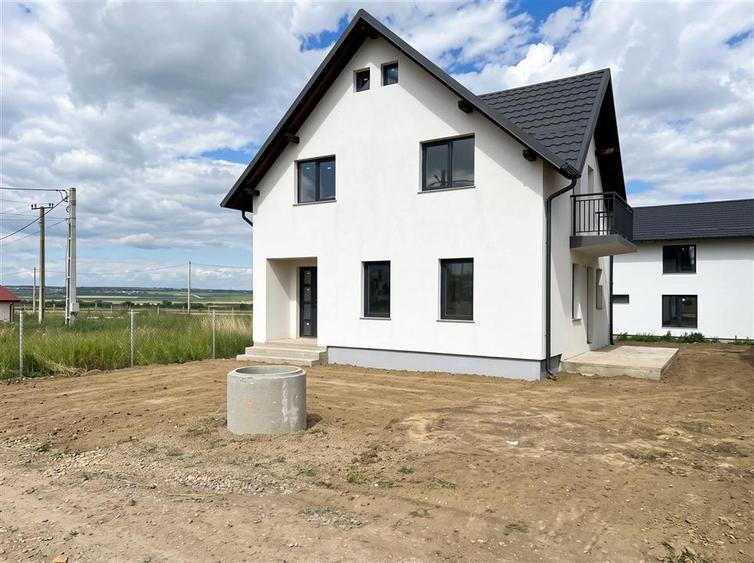 Casă individuală cu 4 camere cu Teren 250 Mp în Tișăuți