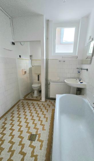Apartament cu 5 camere decomandat în P-ța Unirii