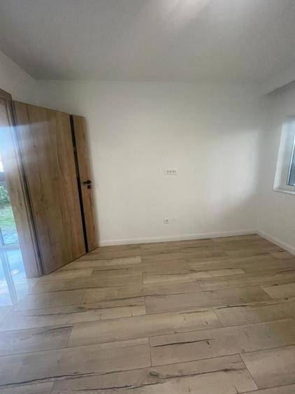 Apartament cu 3 camere decomandat în Florești