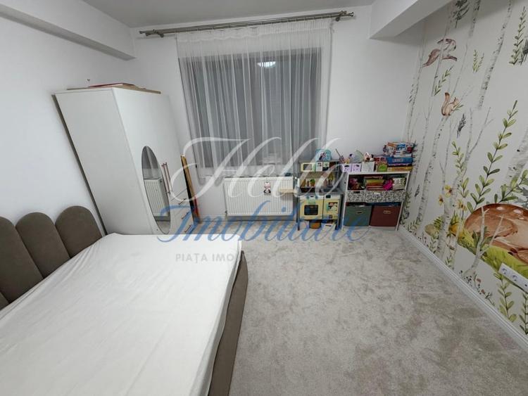 Apartament cu 3 camere decomandat, mobilat în Florești