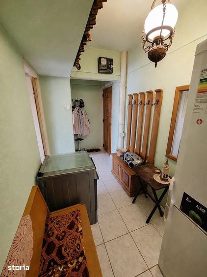 Apartament cu 3 camere semidecomandat în Circumvalațiunii