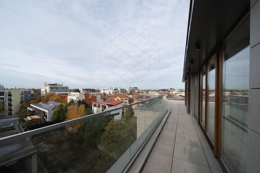 Apartament cu 3 camere decomandat în Herăstrău