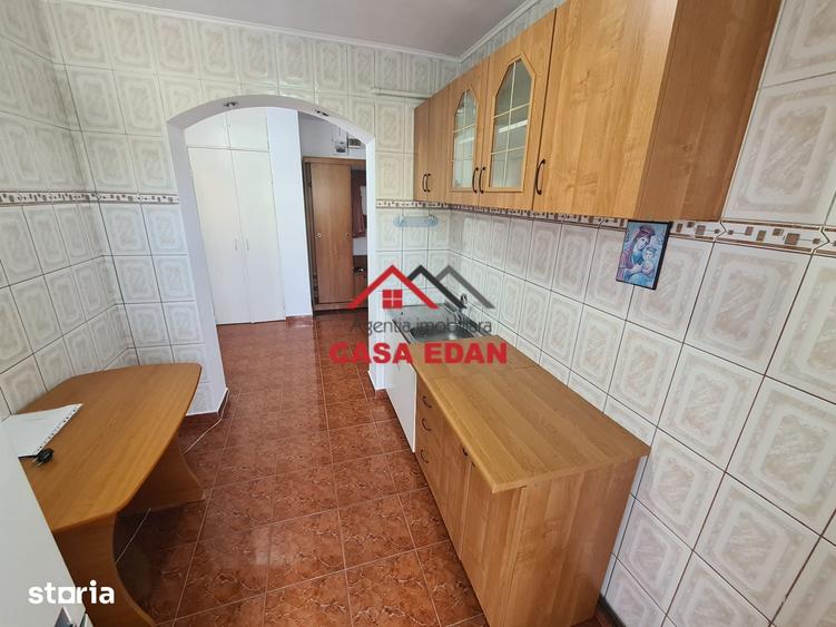 Apartament cu 2 camere decomandat în Piața Centrală