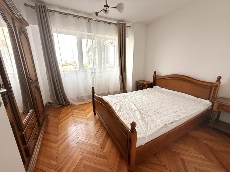 Apartament cu 3 camere decomandat, mobilat în Dacia