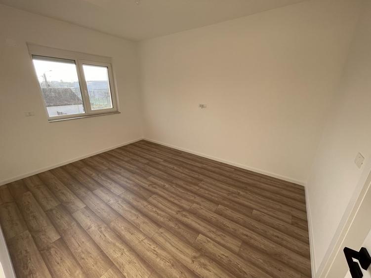 Apartament cu 3 camere decomandat în Aradului