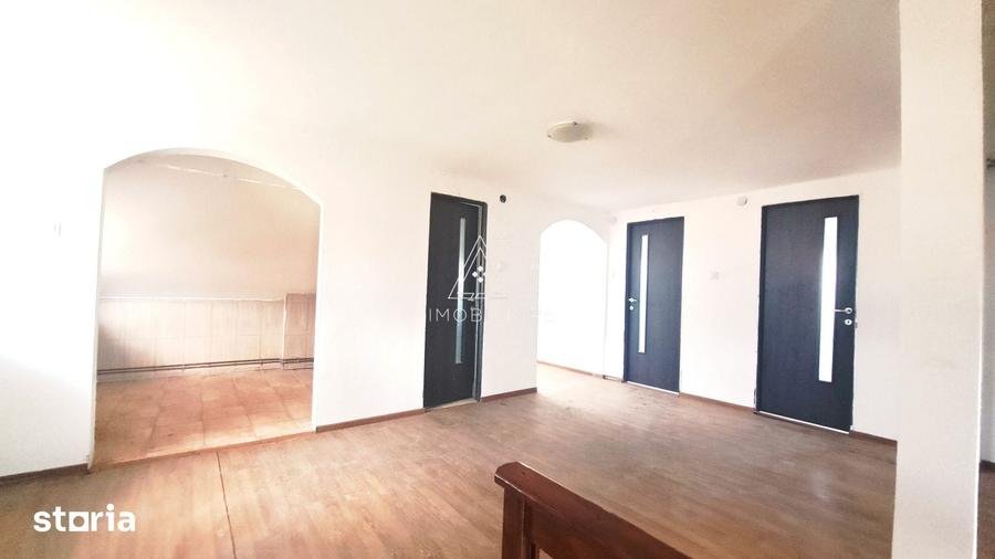 Casă cu 9 camere cu Teren 96 Mp în Central