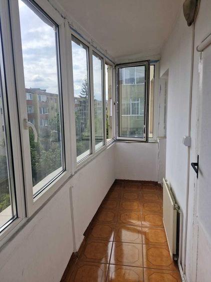 Apartament cu 2 camere decomandat, mobilat în Tractorul