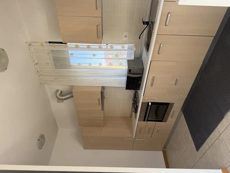 Apartament cu 3 camere decomandat în Dumbrăvița