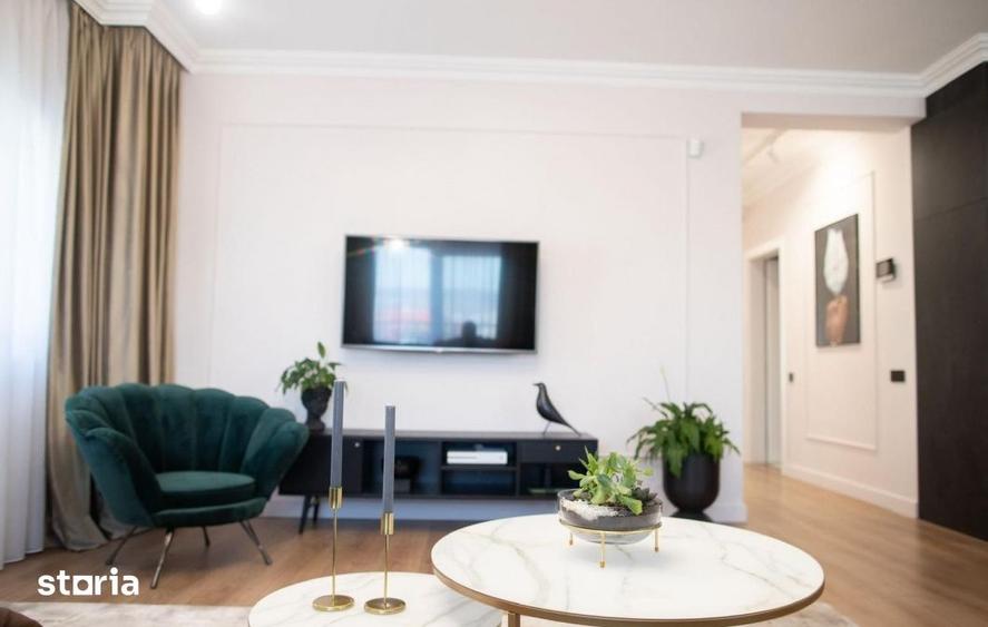 Casă cu 10 camere cu Teren 325 Mp în Ciupercenii Noi