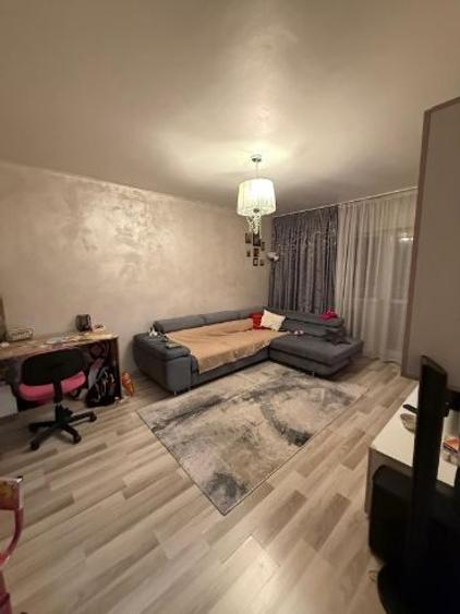 Apartament cu 3 camere decomandat în Titan