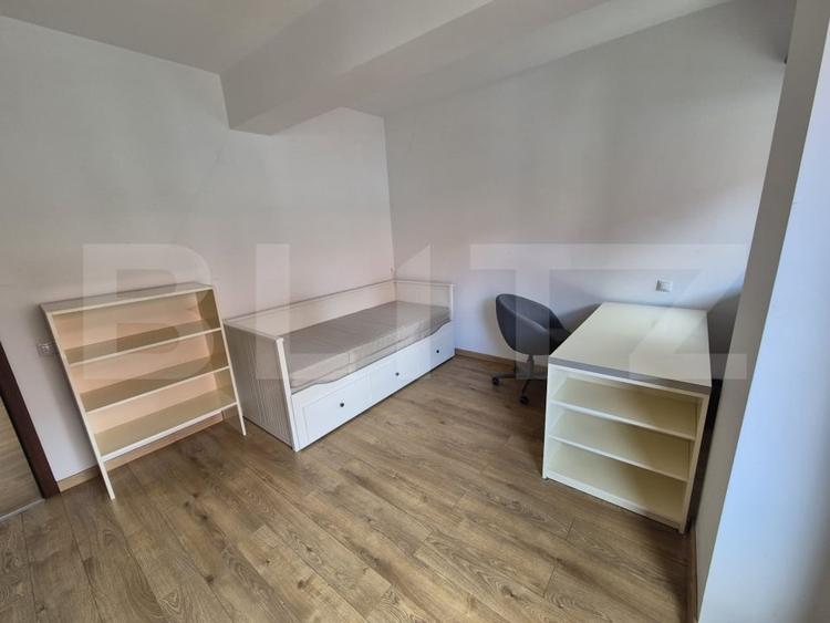 Apartament cu 3 camere semidecomandat, mobilat în Central