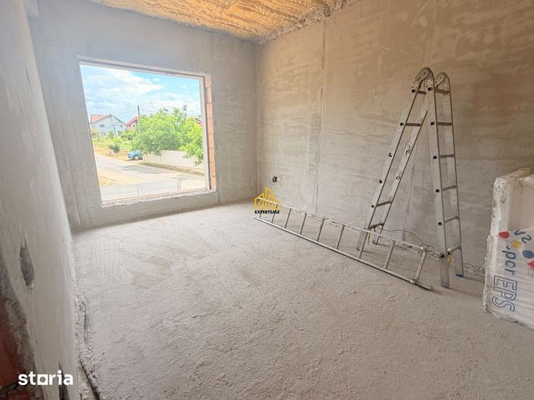 Casă cu 5 camere cu Teren 364 Mp în Domnești