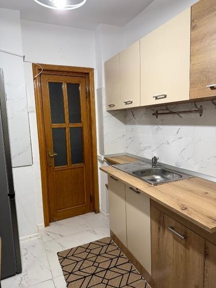 Apartament cu 3 camere semidecomandat, mobilat în Călărași