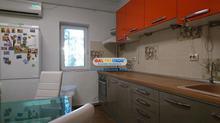 Apartament cu 3 camere decomandat, mobilat în Pajura