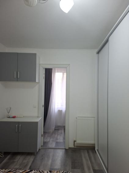 Apartament cu 4 camere decomandat în Moinești
