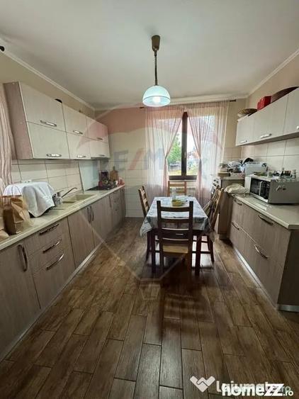 Casă cu 5 camere cu Teren 1268 Mp în Nord