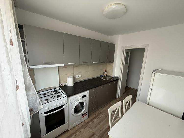 Apartament cu 3 camere semidecomandat în Ștefan cel Mare