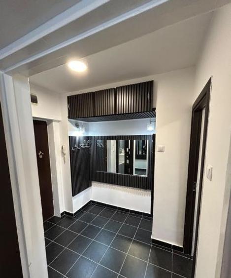 Apartament cu 2 camere decomandat, mobilat în Titan