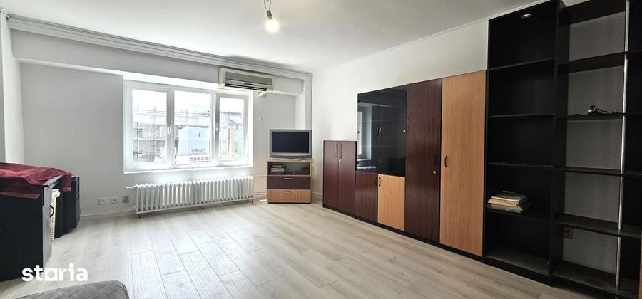 Apartament cu 3 camere, mobilat în Decebal