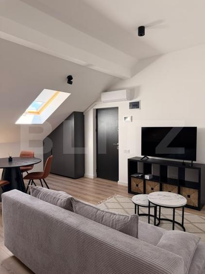 Apartament cu 3 camere semidecomandat, mobilat în Florești