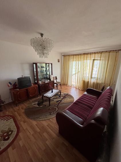 Apartament cu 2 camere decomandat în Vulturu