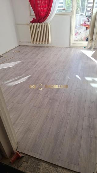 Apartament cu 3 camere semidecomandat, mobilat în Ozana