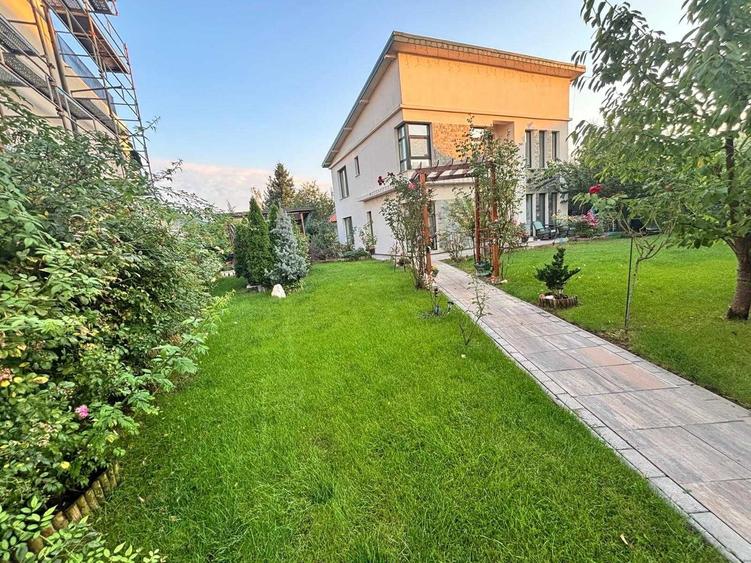 Casă cu 4 camere în Petrești