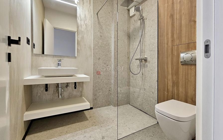 Apartament cu 3 camere decomandat în Brașovul Vechi