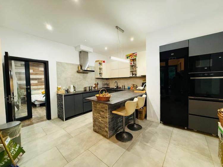 Casă individuală cu 5 camere cu Teren 1600 Mp în Cetate