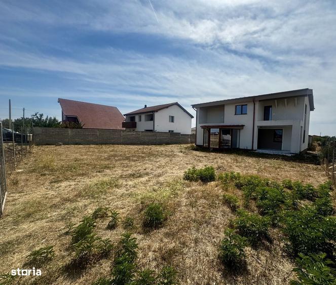 Casă cu 4 camere cu Teren 652 Mp în Nojorid