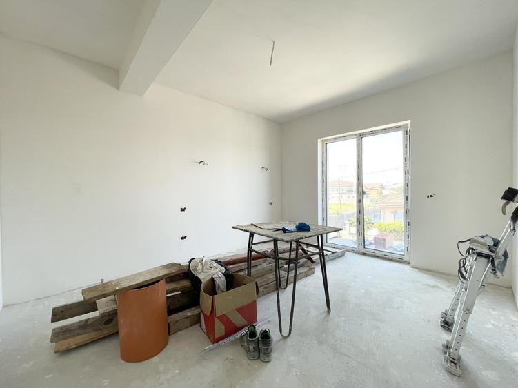 Duplex cu 4 camere cu Canalizare în Moșnița Nouă