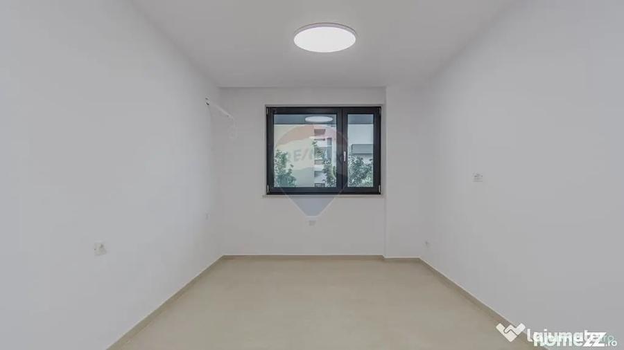 Apartament cu 9 camere decomandat în Astra