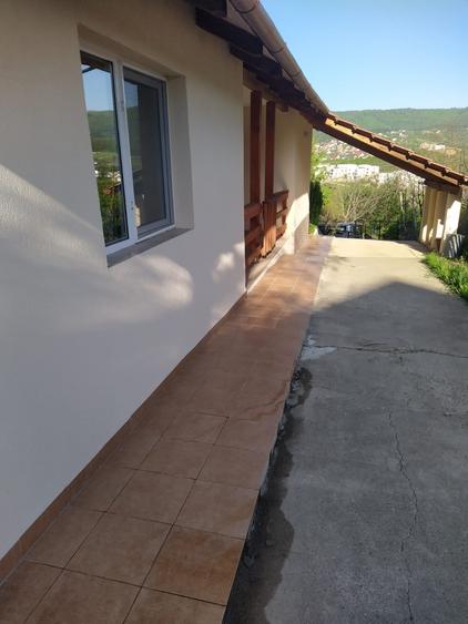 Casă individuală cu 3 camere cu Canalizare în Est