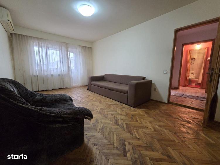 Apartament cu 4 camere decomandat în Central