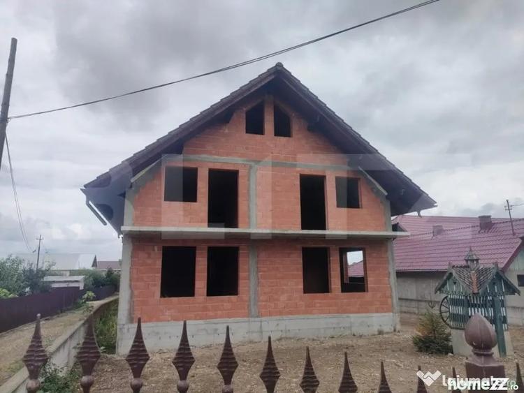 Casă cu 7 camere cu Teren 770 Mp în Marginea