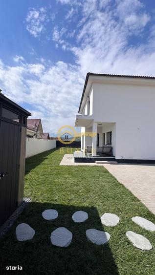 Casă cu 4 camere cu Teren 571 Mp în Cristian